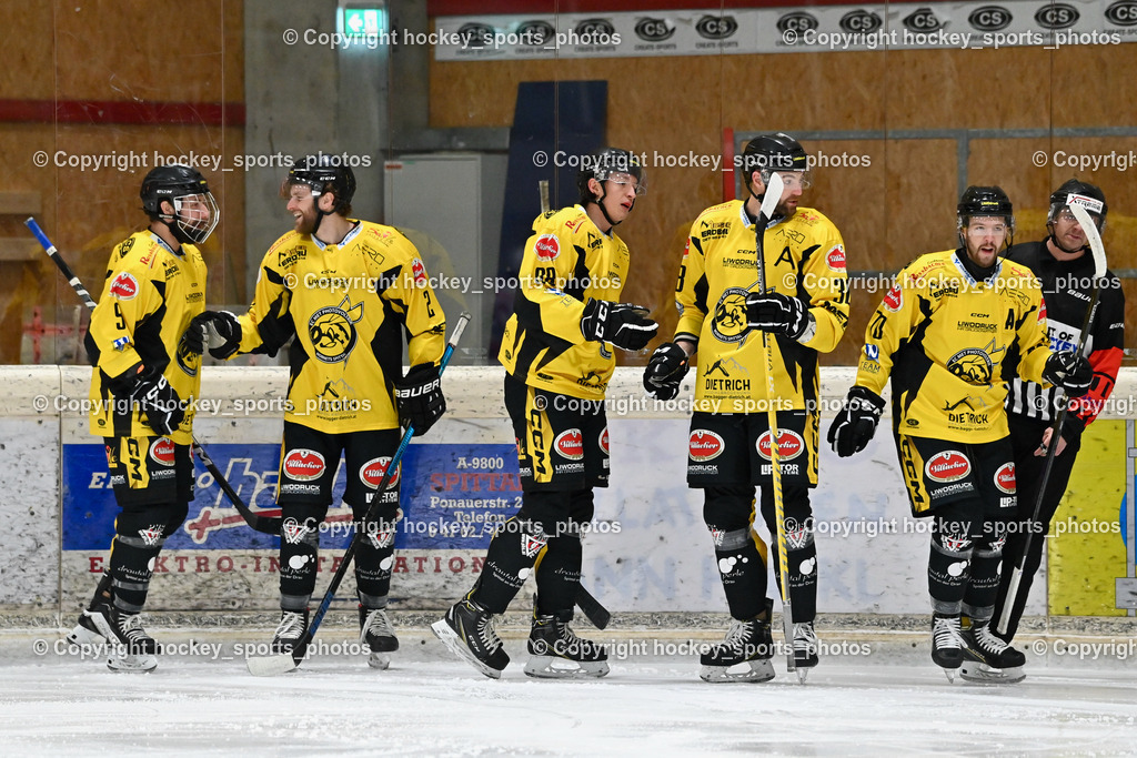 EC Spittal Hornets vs. ESV Ferlach 16.12.2023 | Jubel EC Spittal Hornets Mannschaft, #9 Essmann Kevin, #2 Karitnig Gert, #88 Zauchner Daniel, #38 Zorec Marco, #70 Kronig Daniel