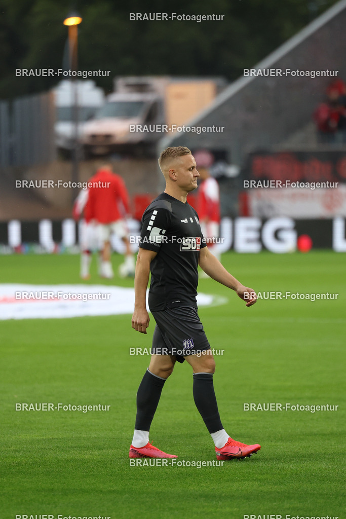 Rot-Weiss Essen - VFL Osnabrück | Essen, Deutschland, 17.09.2025 Kai Pröger (VFL Osnabrück) schautwährend des 3.Liga Spiels zwischen  Rot-Weiss Essen und VFL Osnabrück am 17.09.2025 im Stadion an der Hafenstraße in Essen. (Foto von Timo Bluhmki-Schmidt/Brauer Fotoagentur