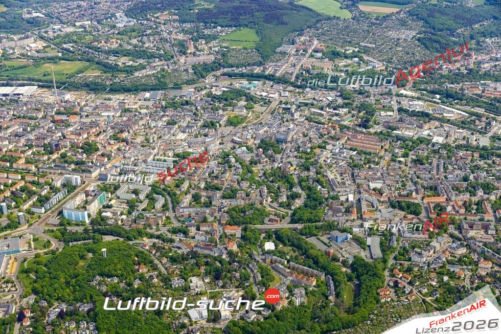 Das Luftbild der Stadt Plauen wurde 2022 vom Flugzeug heraus erstellt (keine Drohnen-Aufnahmen) Aufnahmehöhe ca.450 Meter- hohe Bildauflösung und Druck-Qualität. Garantiert!