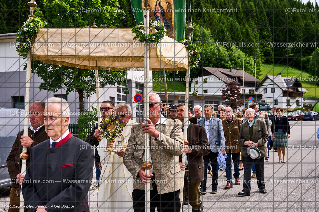 ALP7845_Fronleichnam_Lackenhof_Himmel | (C)FotoLois.com, Alois Spandl. FRONLEICHNAM in Lackenhof mit Pfarrer Norbert Burmettler, Musikkapelle, Feuerwehr, Goldhaubengruppe und vielen LackenhoferInnen, Do 30. Mai 2024.