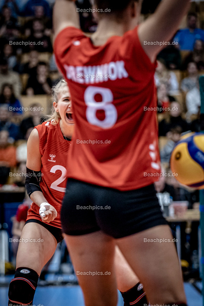 2022-00063407-Testspiel-Deutschland-Brasilien | Jubel Monique STRUBBE #22 (Mittelblock) GER, 17.09.2022; Berlin Foto: Gerold Rebsch - www.beachpics.de
