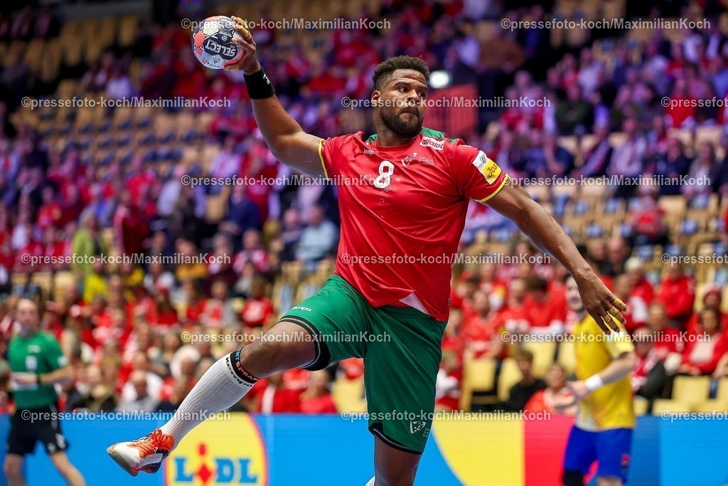 EHF16012601018 | 16.01.2026, Handball, Men's EHF EURO 2026, Portugal - Rumänien, Jyske Bank Boxen in Herning, Dänemark, Preliminary Round:  Victor Manuel Iturriza Alvarez (Portugal #08) 
