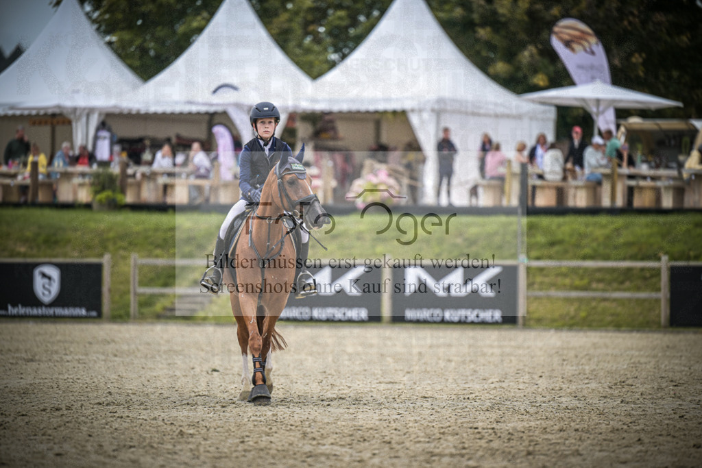 DOS_1125 | Entdecke hochwertige Reitturnierfotos von Foto Oger. Professionell, emotional und authentisch – jetzt Lieblingsmomente im Shop bestellen.Deutschlandweite Turnierfotografie. - Realisiert mit Pictrs.com