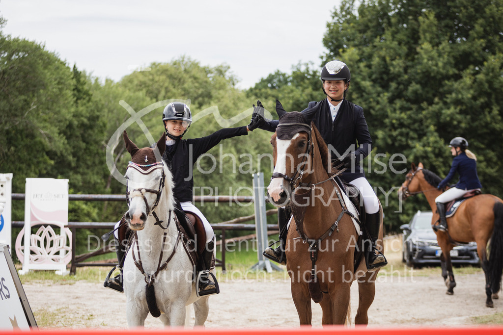 250712_BHO_ClearRoundTeam-406 | Deine schönsten Turniermomente als professionelle Fotos! Entdecke hochwertige Pferdesport-Fotografie im Online-Shop. Jetzt Fotos finden & bestellen!