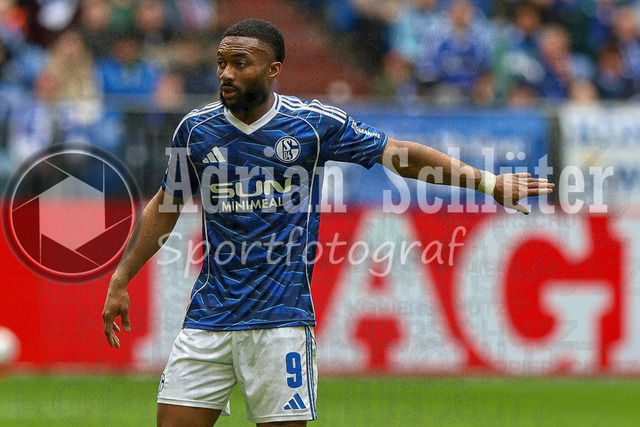 05.04.2026, GER, Fussball, Herren, 2. BL, Saison 2025/2026, FC Schalke 04 - Karlsruher SC | Moussa Sylla (S04) schaut 