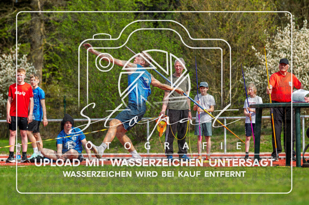 KMHK-1014 | Aaron Funck (TV Jahn Walsrode (NI)) bei den Kreismeisterschaften Leichtathletik-Wurf Heidekreis 2026 im Boehmewaldstadion, Soltau (Simon Paul Stopat) - Realisiert mit Pictrs.com