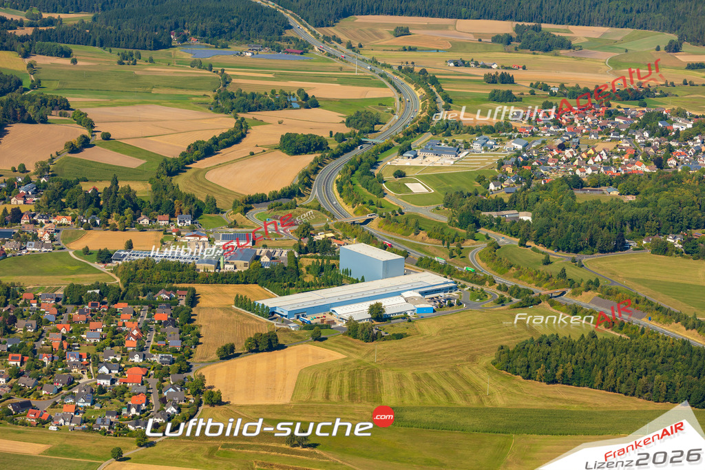 Luftaufnahme von Höchstädt im Fichtelgebirge Vs Google Maps- Die Luftaufnahme wurde 2025 vom UL-Flugzeug heraus erstellt ( keine Drohne ) - Hochauflösende Luftaufnahme - für professionelle Ausdrucke geeignet. Die Geschenkidee !Mit Lizenz und Bildrechte bestellbar