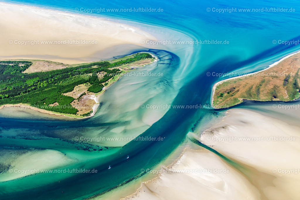 Bock Hiddensee_Mecklenburg Vorpommern_ELS_8244220517 | Luftbilder aus Norddeutschland. Die große Luftbild Bilddatenbank von Sylt, Amrum, Föhr, Büsum, Cuxhaven, Hamburg, Bremen, Bremerhaven, Cuxhaven, Langeoog, Norderney, Borkum, Emden, Nordsee, Ostsee, Flensburg, Kiel, Stralsund, Rostock, Darß, Rügen, Usedom