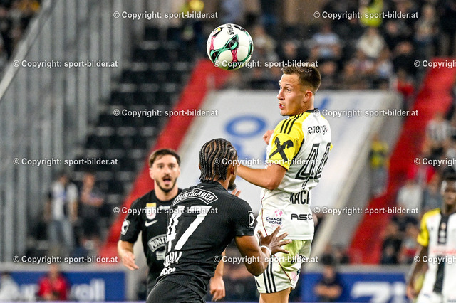 AUT, Admiral Bundesliga, LASK Linz vs SK Sturm Graz | 01.08.2025, Raiffeisen Arena Linz, AUT, Admiral Bundesliga, LASK Linz vs SK Sturm Graz, im Bild Emanuel Aiwu (Sturm Graz) vs Lukas Kacavenda (LASK)