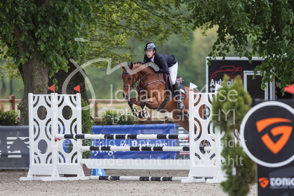 250506_Mühlen_SprPf-A2-308 | Deine schönsten Turniermomente als professionelle Fotos! Entdecke hochwertige Pferdesport-Fotografie im Online-Shop. Jetzt Fotos finden & bestellen!