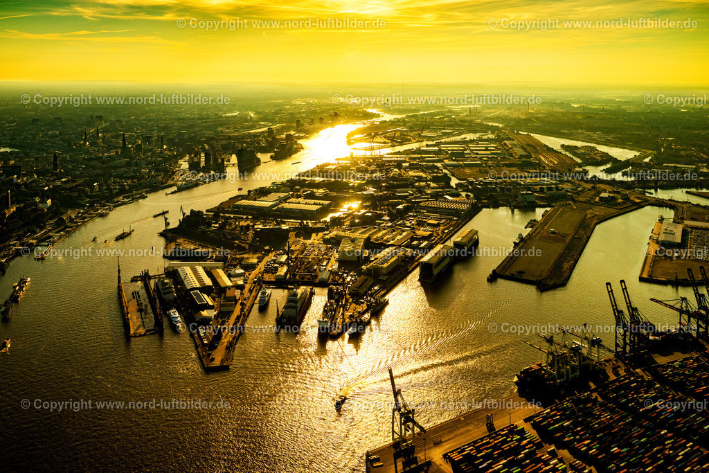 Hamburg_Steinwerder_ELS_9214070923 | HAMBURG 07.09.2023 Sonnenaufgang über der Landschaft des Hafens am Flussverlauf der Elbe im Ortsteil Steinwerder in Hamburg, Deutschland. // Sunrise over the countryside of the port on the river course of the Elbe in the district Steinwerder in Hamburg, Germany. Foto: Martin Elsen