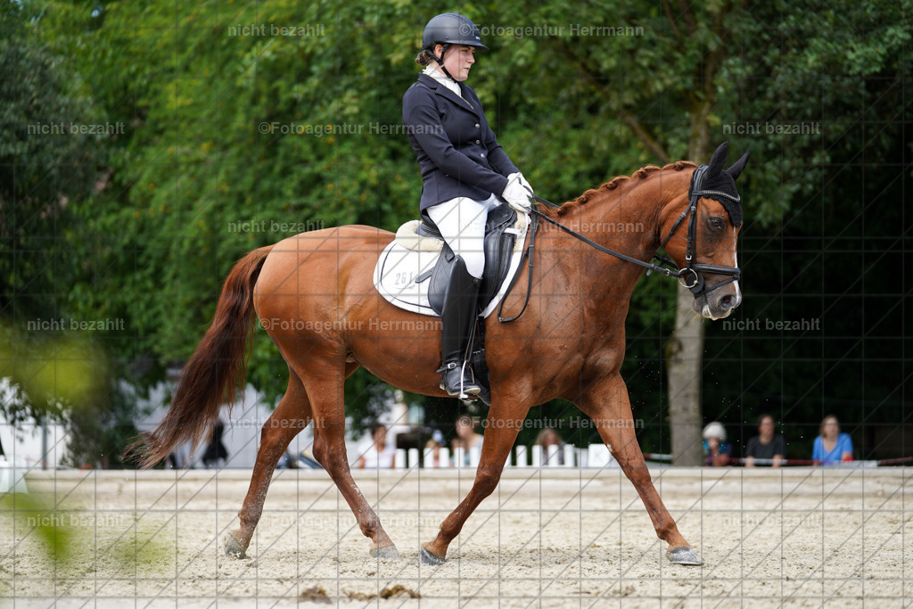 20230826-FAH05588 | Forstinning, 2023, Dressurturnier, Turniersportbilder, Turnierfotografen Bayern, Fotoagentur Herrmann, Reitsportfotografie, Turnierbilder