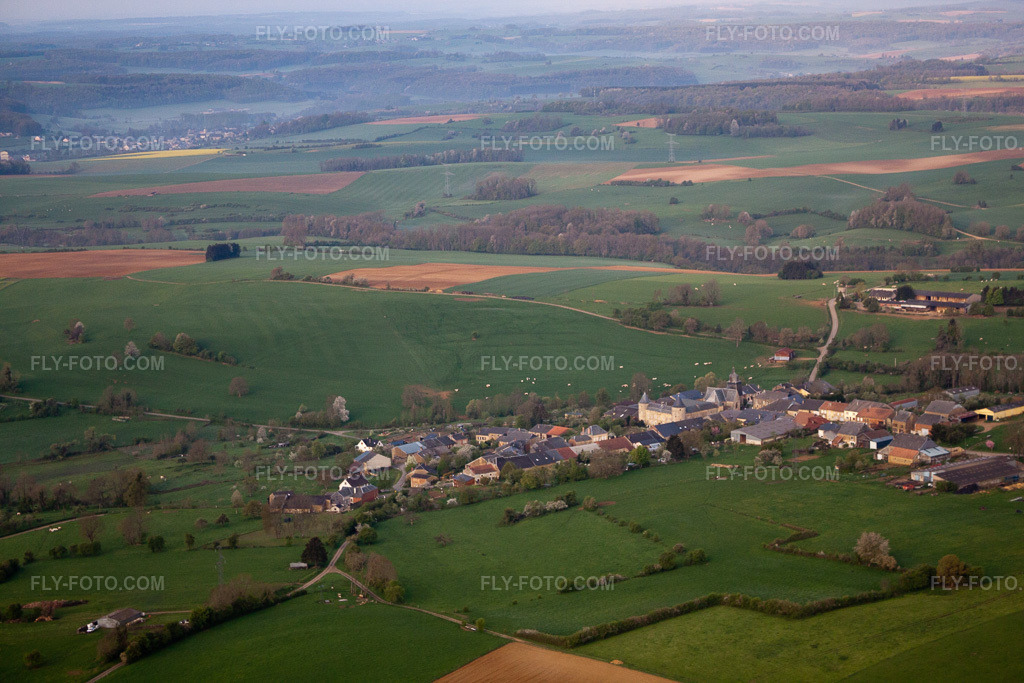 Aerial view: View of the town in L'Échelle in the state Ardennes, France. – Photo: IMG_39896.jpg taken on 04/17/2011 by Werner Riehm/FLY-FOTO.com – Resolution of the original: 4752 x 3168 px