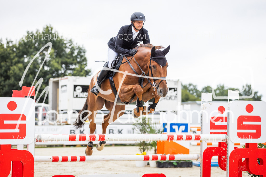 BHO-2PhSpr-M-5-2041 | MomenTaufnahmen Pferdesportfotos