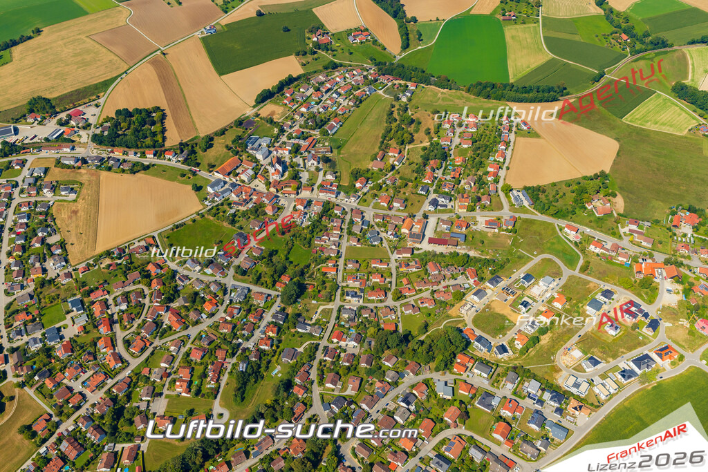 Schrägluftbild  Neukirchen am Inn  Neuburg am Inn - Das Luftbild wurde 2025 vom UL-Flugzeug heraus erstellt ( keine Drohne ) - Hochauflösende Luftaufnahme -Nicht vergleichbar mit Google Maps oder Satelittenbilder- Die Geschenkidee !Mit Lizenz und Bildrechte bestellbar