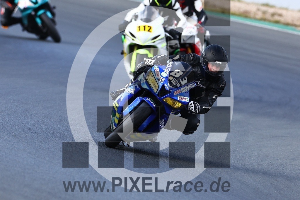 0083-20240914_04120 | Schöne Erinnerungen an spannende Momente - das festzuhalten ist unser Job. PIXELrace.de ist seit 2003 auf den Rennstrecken Europas unterwegs um die Action draußen beim Fahren und die wunderbare Stimmung imm Fahrerlager für euch einzufangen.