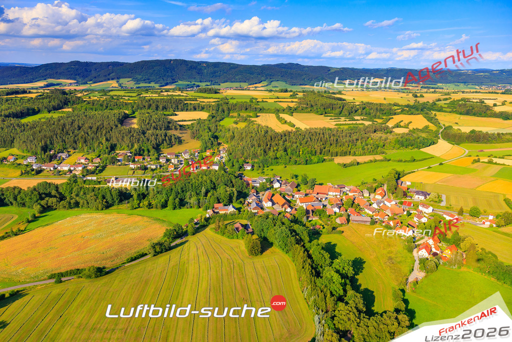 Die Luftaufnahme Horlachen - Kronach wurde vom UL-Flugzeug (keine Drohne) aus fotografiert.Hohe Druck- Auflösung-die Geschenkidee!