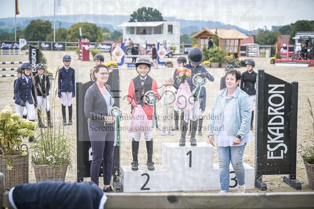 DOS_0077 | Entdecke hochwertige Reitturnierfotos von Foto Oger. Professionell, emotional und authentisch – jetzt Lieblingsmomente im Shop bestellen.Deutschlandweite Turnierfotografie. - Realisiert mit Pictrs.com