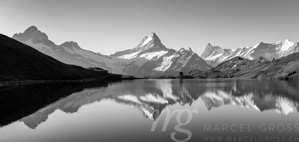 Schreckhorn and Bachalpsee on a beautiful summer morning | Die ideale Geschenkidee für Naturliebhaber. Naturbilder von Marcel Gross Photography für ihr Zuhause in den verschiedensten Formaten und Materialien. - Realisiert mit Pictrs.com