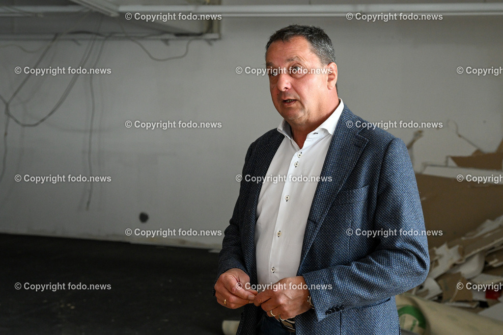 Pressekonferenz LR Markus Achleitner (VP)_ Neues Aktionsprogramm zur Orts- und Stadtkernbelebung in Ooe_ 08.05.2023-20 | 08.05.2023, Perg, AUT, Pressekonferenz LR Markus Achleitner (VP), Neues Aktionsprogramm zur Orts- und Stadtkernbelebung in Ooe, im Bild Labg. Anton Foschauer (VP, Bgm. Perg)
