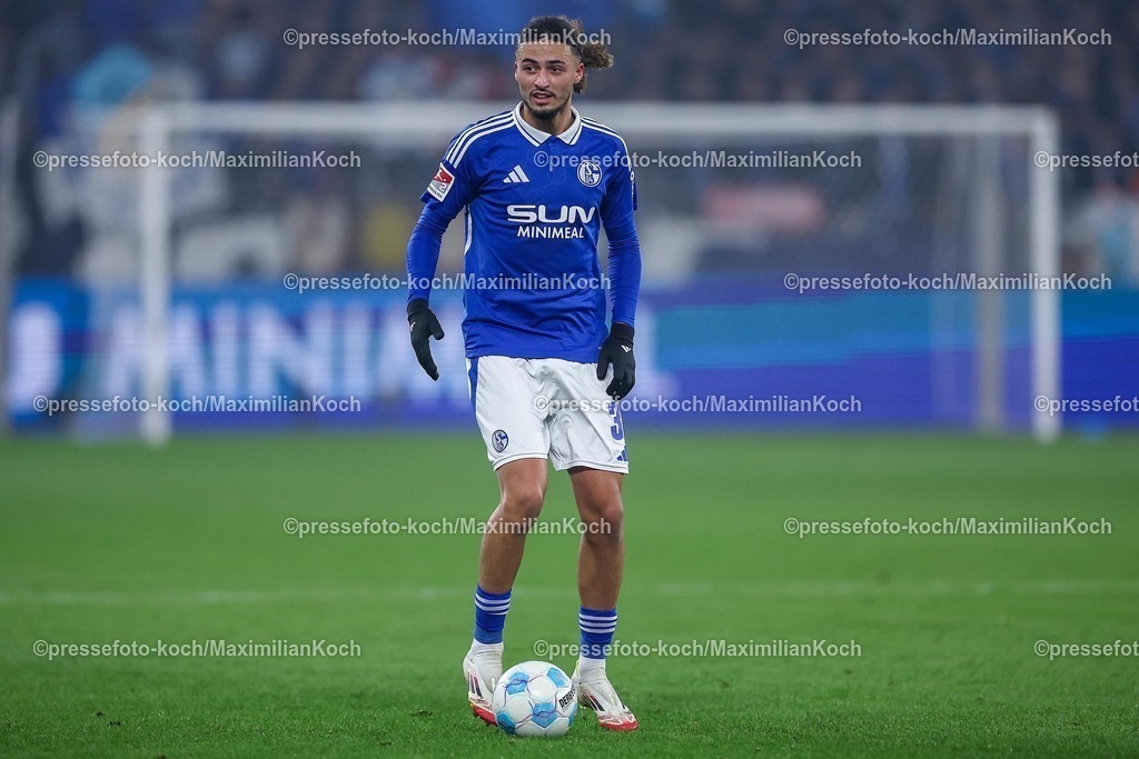 S0401022502124 | 01.02.2025, Fußball, FC Schalke 04 - 1. FC Magdeburg, 2.. Fußball Bundesliga, 20. Spieltag, Veltins-Arena Gelsenkirchen, Saison 2024 2025: Taylan Bulut (S04 #31)DFB regulations prohibit any use of photographs as image sequences and or quasi-video.