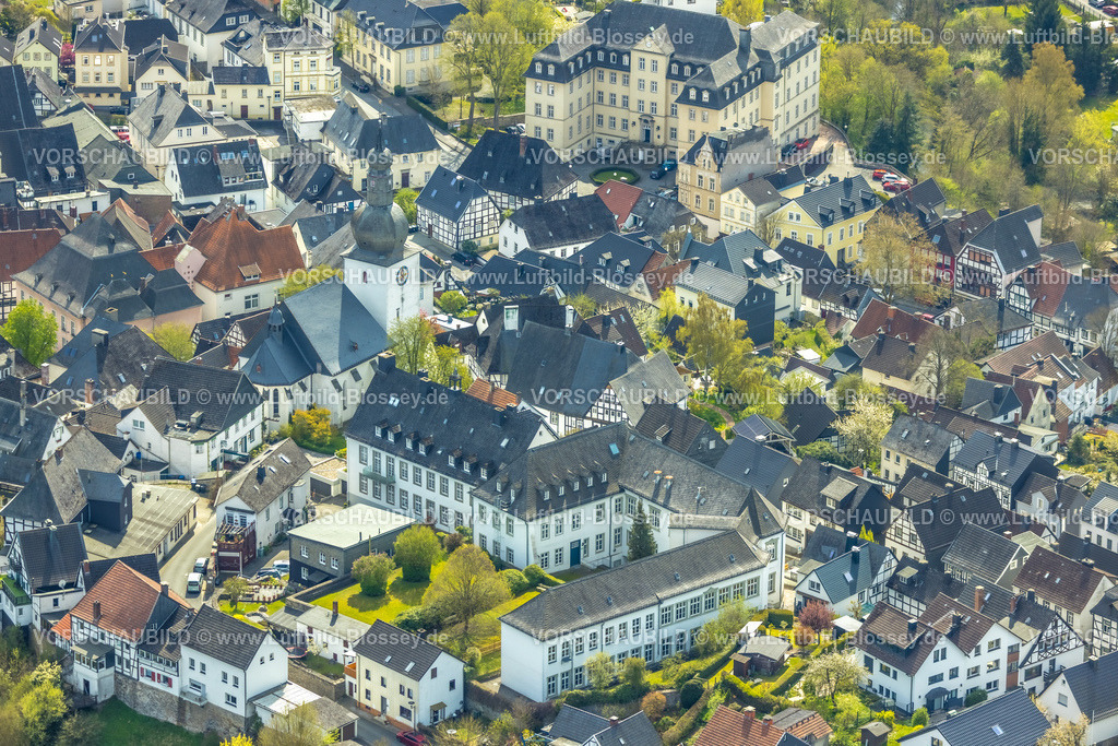 Arnsberg260402656 | Luftbild, Altstadt mit Glockenturm und Stadtkapelle St. Georg, Bezirksregierung an der Schloßstraße, Arnsberg, Sauerland, Nordrhein-Westfalen, Deutschland