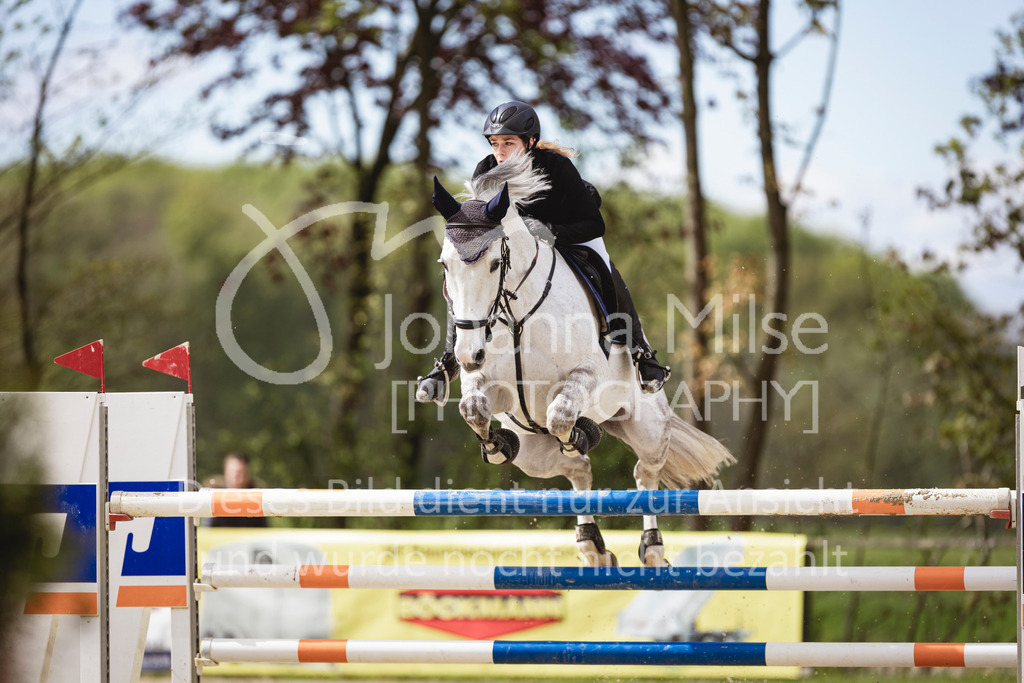 240428_Spenge_M2-Spr-111 | Deine schönsten Turniermomente als professionelle Fotos! Entdecke hochwertige Pferdesport-Fotografie im Online-Shop. Jetzt Fotos finden & bestellen!