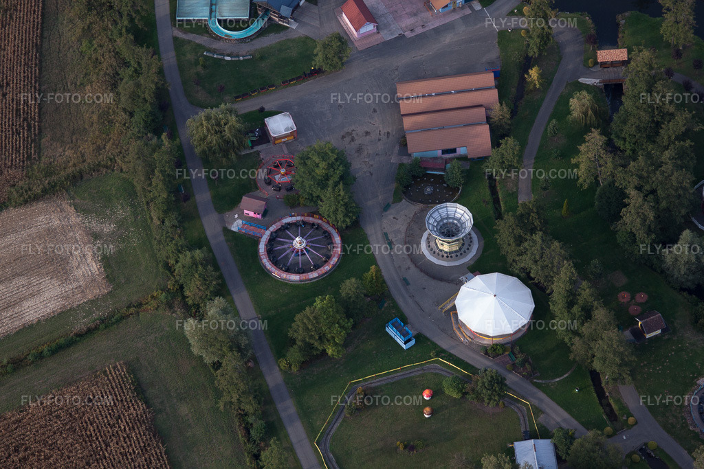 Aerial view: View of the town in Gunstett in the state Bas-Rhin, France. – Photo: IMG_53689.jpg taken on 09/30/2012 by Werner Riehm/FLY-FOTO.com – Resolution of the original: 4752 x 3168 px