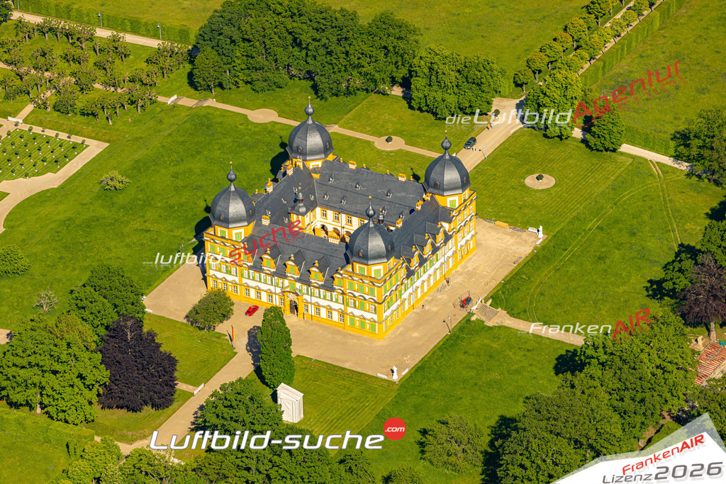 Das Luftbild zeigt : Schloss Seehof Memmelsdorf - Die Luftaufnahme wurde 2024 vom UL-Flugzeug aus erstellt ( keine Drohne ) - Hochauflösende Luftaufnahme - Für grossformatige Ausdrucke geeignet. Die Geschenkidee !Mit Lizenz und Bildrechte bestellbar