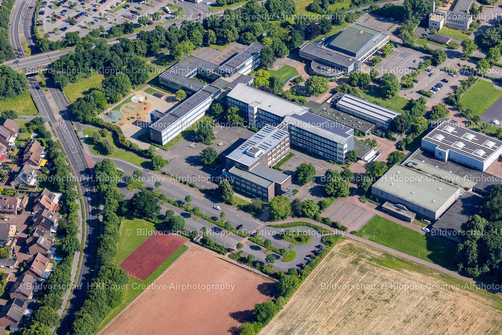 Luftbild Kamp-Lintfort-4820 | Luftbildfotografie Schulgebäude des Georg-Forster-Gymnasium Kamp-Lintfort und die Stadthalle Kamp-Lintfort an der Moerser Straße in Kamp-Lintfort im Bundesland Nordrhein-Westfalen, Deutschland. - Realisiert mit Pictrs.com