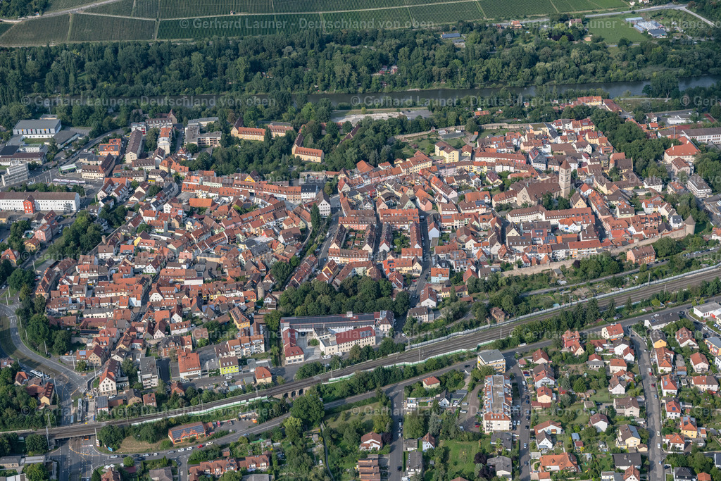 4047786 | WüRZBURG 21.08.2021 Stadtansicht im Stadtteil Heidingsfeld im Stadtgebiet in Würzburg im Bundesland Bayern, Deutschland. // City view in the district Heidingsfeld in the urban area of a??a??Wuerzburg in the state Bavaria, Germany. Foto: Gerhard Launer