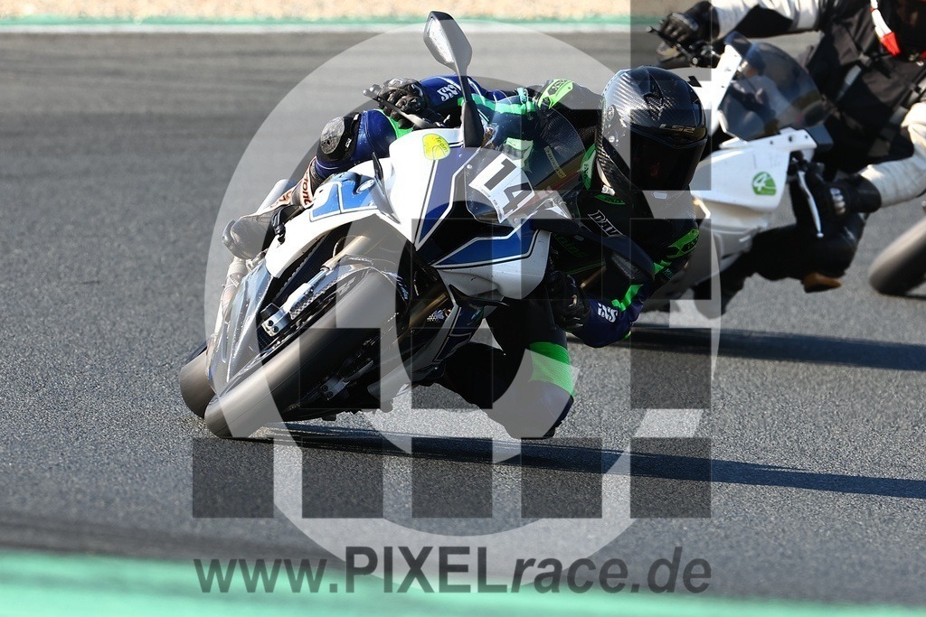 0014-20240813_05383 | Schöne Erinnerungen an spannende Momente - das festzuhalten ist unser Job. PIXELrace.de ist seit 2003 auf den Rennstrecken Europas unterwegs um die Action draußen beim Fahren und die wunderbare Stimmung imm Fahrerlager für euch einzufangen.