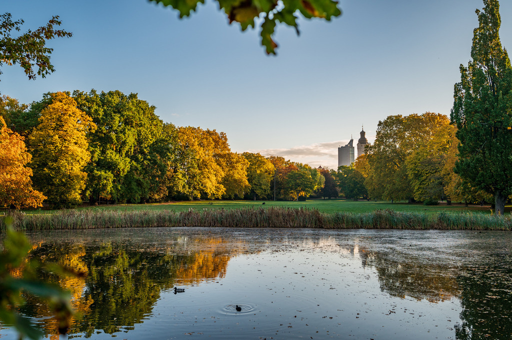 Johanna Park Leipzig | Herbst im Johanna Park Leipzig - Realisiert mit Pictrs.com