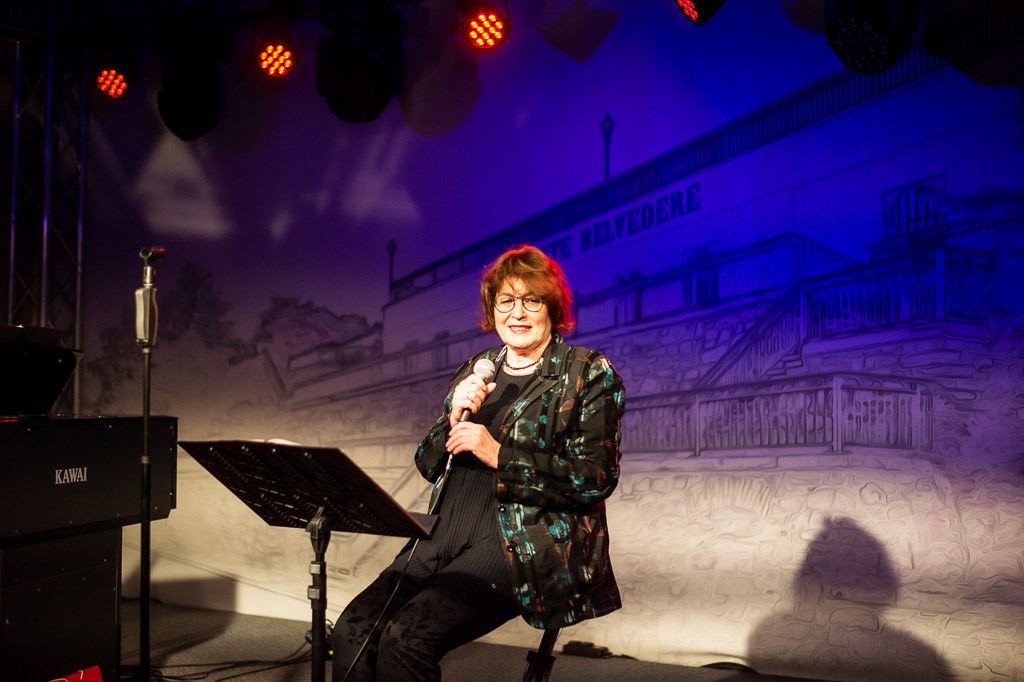 Uschi Brüning | Uschi Brüning im Forte Belvedere Leisnig zum Festival Hallo Leisnig 2022. - Realisiert mit Pictrs.com