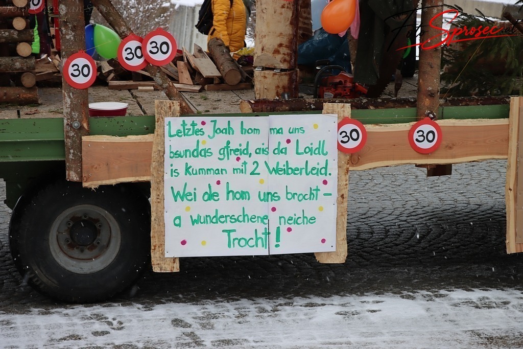 fasching2026-mariazell (72) | Mit meiner Kamera halte ich besondere Augenblicke, faszinierende Landschaften und interessante Details fest. Dabei entstehen ganz unterschiedliche Aufnahmen – von stimmungsvollen Landschaftsfotografien und beeindruckenden Drohnenaufnahmen über Pressefotos - Realisiert mit Pictrs.com