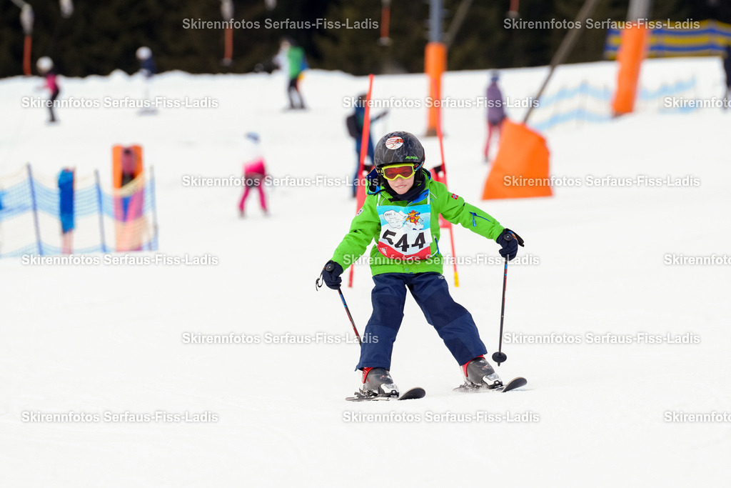 SRF_02.01.2026_0916 | Skirennfotos,Serfaus,Fiss,Ladis,Kinderskirennen,Winter,Tirol,Oberland,skirace,SFL,feelfree,weil wir's genießen,ski,Ski,skifahren,Sonnenplateau, - Realisiert mit Pictrs.com