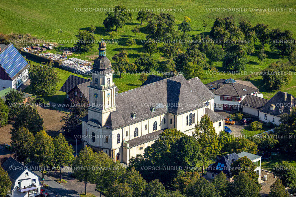 Arnsberg220903362 | Luftbild, kath. Kirche St. Maria Magdalena, Gemeindeverwaltung Bruchhausen, Bruchhausen, Arnsberg, Sauerland, Nordrhein-Westfalen, Deutschland