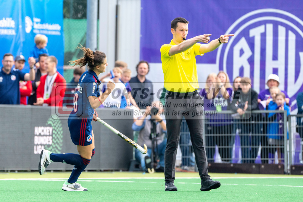 Final4_20240518-1322-0156 | Bonn, Deutschland, 18.05.2024: Lucia Jimenez Vicenter (Mannheimer HC) in Aktion waehrend des Spiels der Deutsche Feldhockey-Meisterschaften 2024 zwischen Final 4 Damen Rot Weiss Köln - Mannheimer HC im Bonner THV am 18.05.2024 in Bonn, Deutschland. (Foto von Stephan Fehrmann)

Bonn, Germany, 18.05.2024: Lucia Jimenez Vicenter (Mannheimer HC) in action during the game of Deutsche Feldhockey-Meisterschaften 2024 between Final 4 Damen Rot Weiss Köln - Mannheimer HC in Bonner THV at 18.05.2024 in Bonn, Deutschland. (Foto from Stephan Fehrmann)
