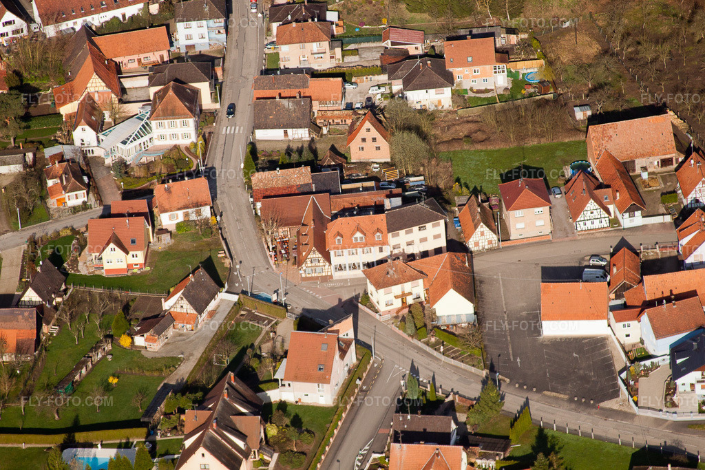 Aerial view: View of the town in Munchhausen in the state Bas-Rhin, France.Photo: IMG_25589.jpg taken on 04/02/2010 by Werner Riehm/FLY-FOTO.comResolution of the original: 4752 x 3168 px