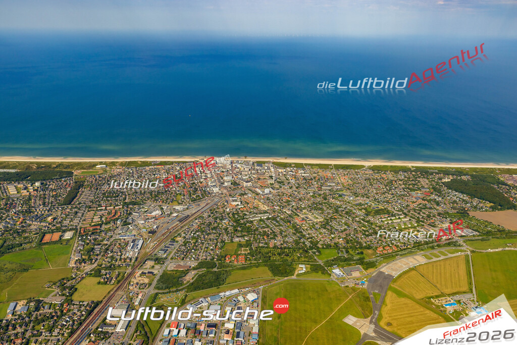 Luftaufnahme Westerland Sylt - Die Luftaufnahme wurde 2025 vom UL-Flugzeug heraus erstellt ( ohne Drohne ) - Hochauflösende Luftaufnahme - für professionelle Ausdrucke geeignet. Die Geschenkidee !Mit Lizenz und Bildrechte bestellbar