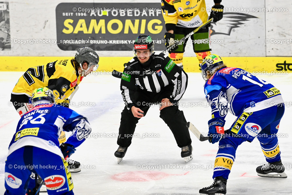 EC IDM Wärmepumpen VSV vs. HC Pustertal | GATOL-SCHAFRANEK MAXIMILIAN Referee, #26 VAN NES Guus EC VSV, #92 Findlay Brett HC PUSTERTAL, #12 Pearson Chase EC VSV, EC IDM Wärmepumpen VSV vs. HC Pustertal, EC IDM Wärmepumpen VSV vs. HC Pustertal am 15.11.2024 in Villach (Stadthalle Villach), Austria, (Photo by Bernd Stefan)