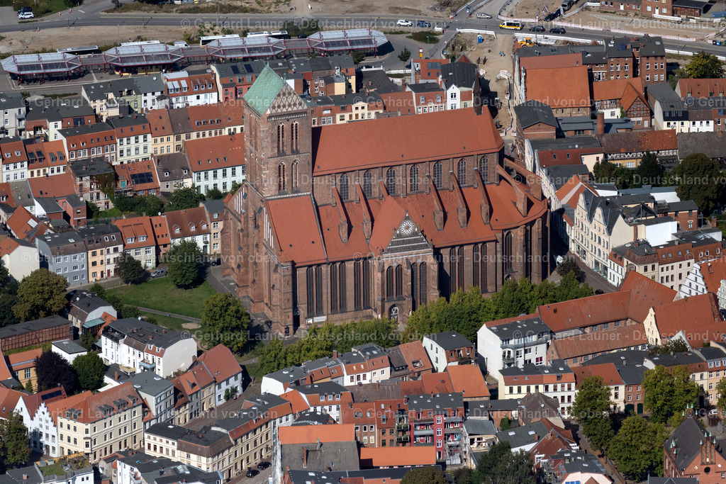 4062209 | WISMAR 08.09.2021 Kirchengebäude der St. Nikolaikirche in Wismar im Bundesland Mecklenburg-Vorpommern, Deutschland. // Church building St. Nikolaikirche in Wismar in the state Mecklenburg - Western Pomerania, Germany. Foto: Gerhard Launer