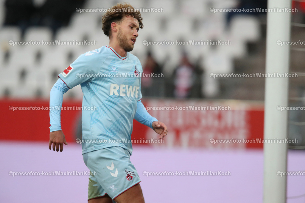 RWE06012401039 | 06.01.2024, Essen, Fußball, Herren, Stadion an der Hafenstraße, Testspiel, Rot-Weiss Essen – 1. FC Köln:  Luca Waldschmidt (1.FC Köln) trifft zum 2:3. Torjubel nach dem Tor.
DFB regulations prohibit any use of photographs as image sequences and or quasi-video.