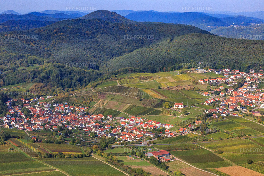 Luftbild: Ortsansicht von Osten im Ortsteil Gleishorbach in Gleiszellen-Gleishorbach im Bundesland Rheinland-Pfalz in Deutschland. Foto: IMG_084492.jpg vom 03.10.2015 durch Werner Riehm/FLY-FOTO.de