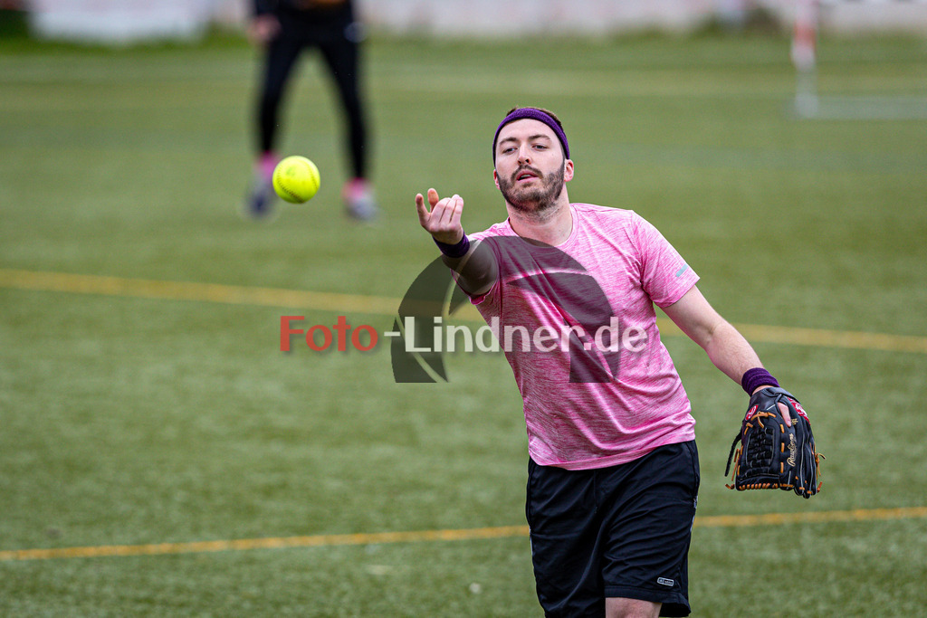 Stadtmeisterschaft Baseball Penzberg | Stadtmeisterschaft Baseball Penzberg, Stadtmeisterschaft Baseball Penzberg, 20240615,Marius Becker als Pitcher,2024-06-15 in Penzberg (Nonnenwaldstadion)Marius BeckerCopyright: WolfgangxLindner www.foto-lindner.de
