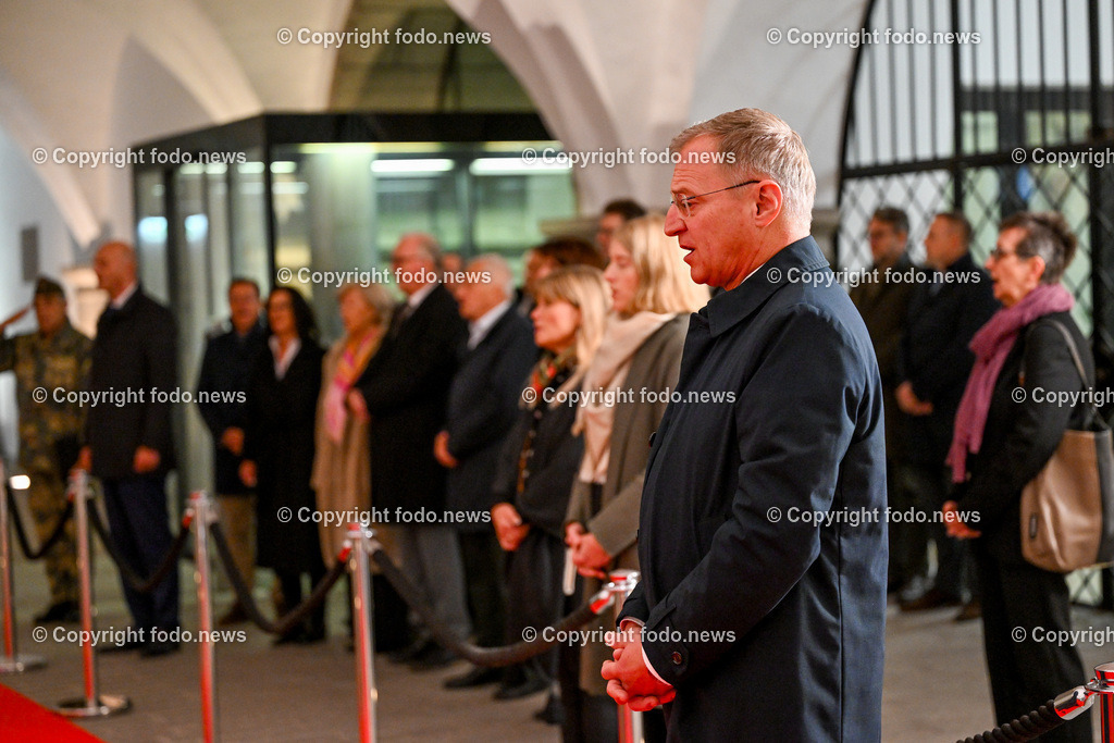 Kranzniederlegung mit LH Stelzer und VertreterInnen des Ooe. Landtags_ 31.10.2024-19 | 31.10.2024, Landhaus Linz AUT, Promenade, Kranzniederlegung 2024 zum Gedenken all jener, die in der Vergangenheit für Oberoesterreich Verantwortung getragen haben, im Bild LH Thomas Stelzer (VP, Landeshauptmann Ooe)