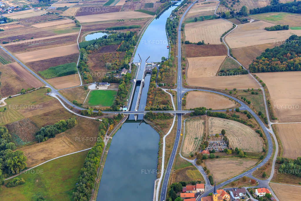 Luftbild: Schleuse und Kraftwerk Gerlachshausen am Mainkanal im Ortsteil Gerlachshausen in Schwarzach im Bundesland Bayern in Deutschland.Foto: IMG_111242.jpg vom 09.09.2018 durch Werner Riehm/FLY-FOTO.deWSA MainWWW.UNIPER.ENERGY