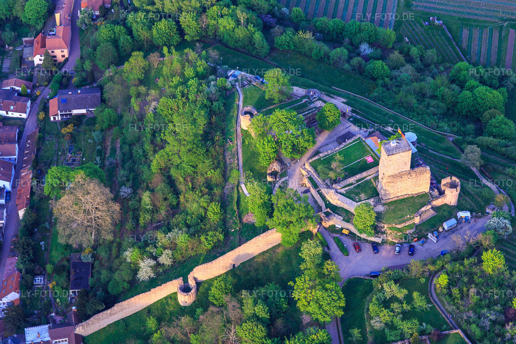 Luftbild: Wehrmauer zur Wachtenburg (Ruine 