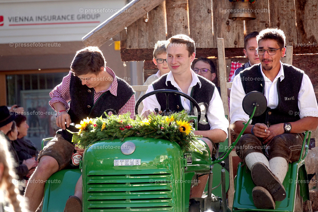 news-2022-Okt16-LJ_Erntedank_-STEEG-DSD04793 | Info aus dem Bezirk Reutte/Ausserfern Tirol sowie eine umfangreiche Bilddatenbank über die gesamte Region: Lechtal, Talkessel Reutte, Tannheimertal, Zwischentoren. Lech, Plansee, Zugspitze, Grenztunnel, B179, Fernpassstraße, Verkehr, Lawinen, Tradition, - Realisiert mit Pictrs.com