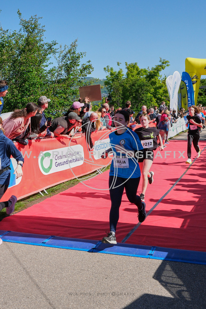 ..... | LINZ,AUSTRIA,27.April 24, Int. 3 Brückenlauf Linz  , Image shows: Photo: WAPICS / Michael ring